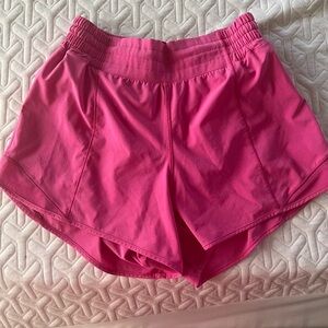 Lululemon high rise hotty hot shorts 4”